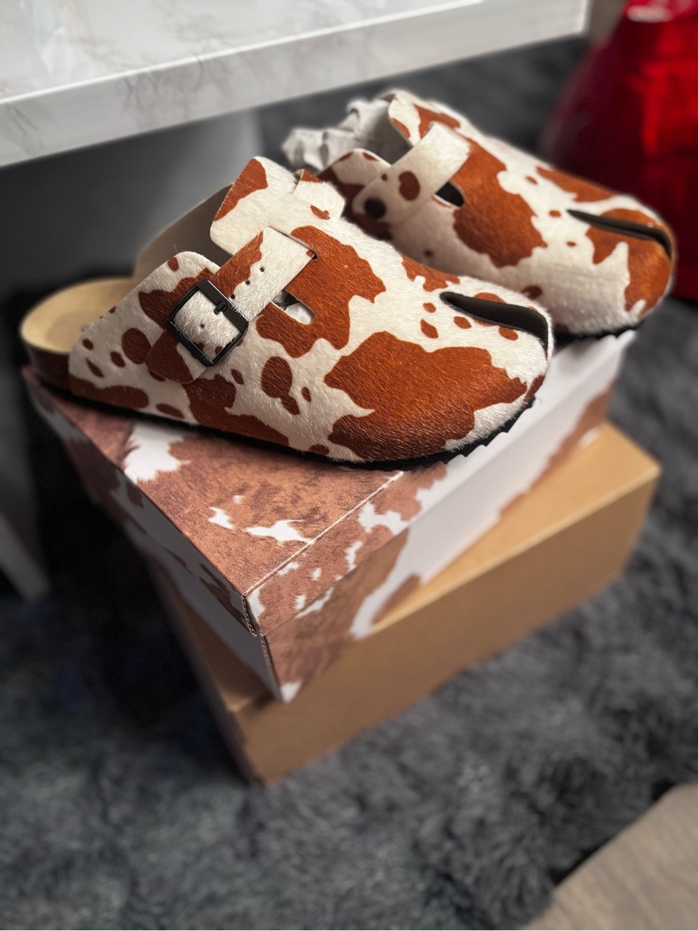 Cowhide Tabi  clogs in Brown and White